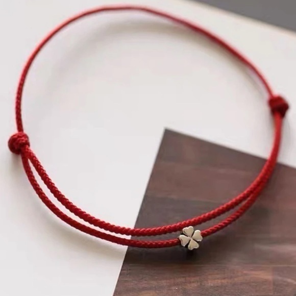 Four Leaf Clover String Bracelet Adjustable - Picture 4 of 7